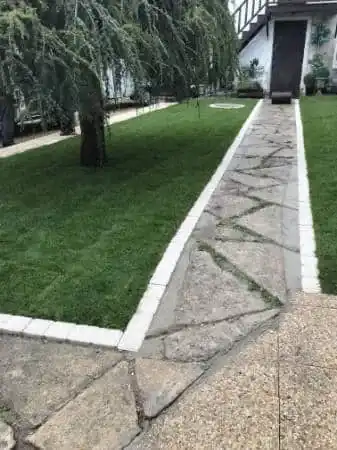 Allee dallage pierre pelouse - Parisy Espaces Verts, paysagiste dans l'Eure (27)