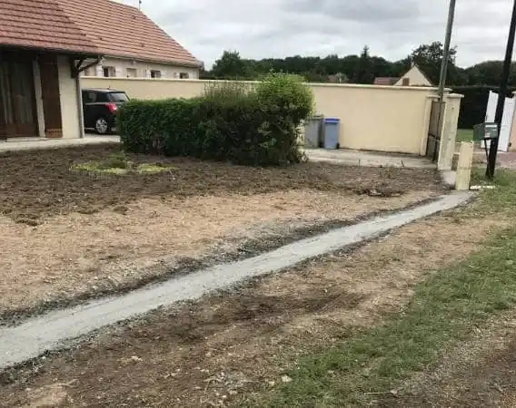 Allée gravillonnée avec drainage dans l'Eure — M. Parisy