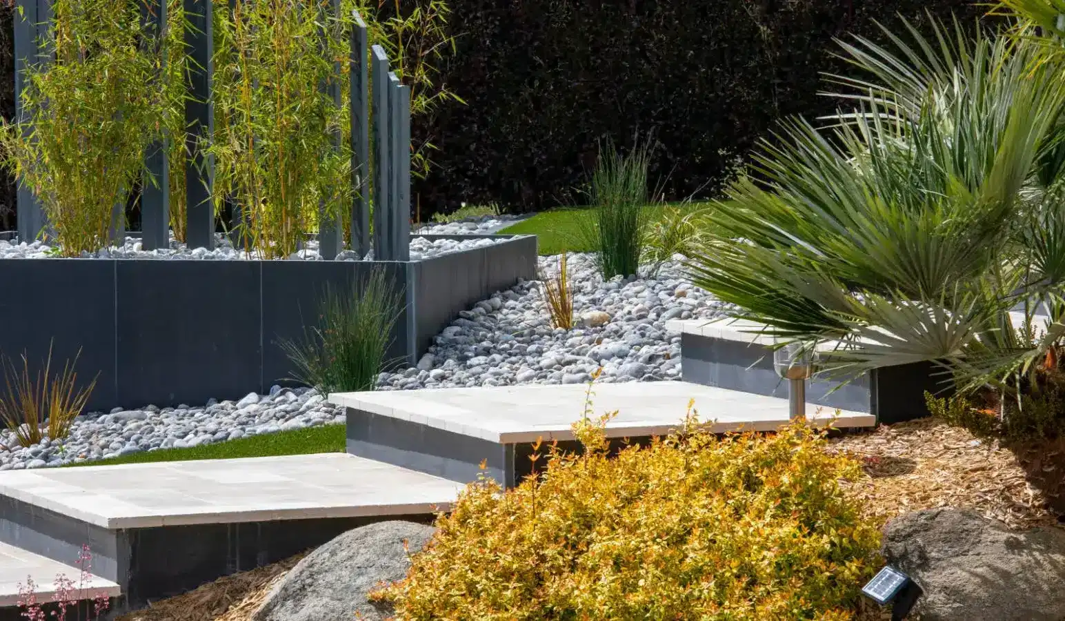 Jardin escaliers gravier graminees - Parisy Espaces Verts, paysagiste dans l'Eure (27)