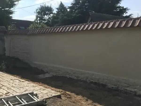 Mur enduit chaperon tuiles - Parisy Espaces Verts, paysagiste dans l'Eure (27)