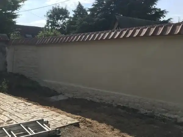 Mur maçonné et enduit dans l'Eure — Parisy Espaces Verts