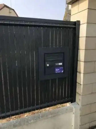 Pose de clôture dans l'Eure — M. Parisy